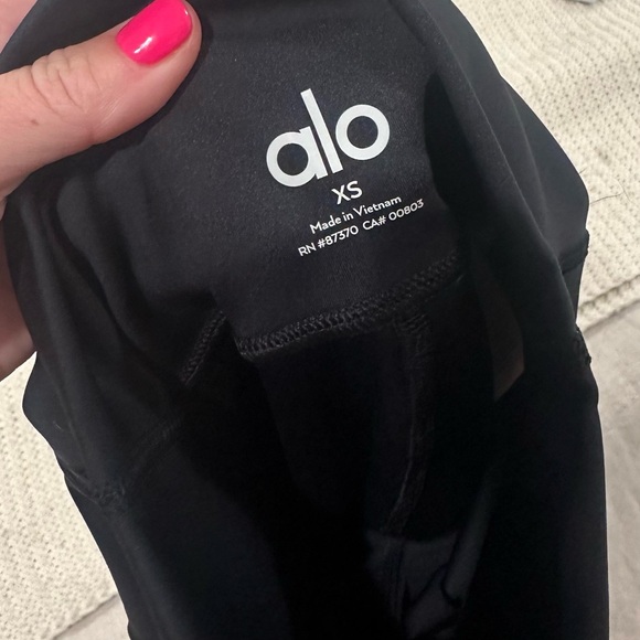 NWT! Never worn- Alo Yoga Airlift Legging in Black, Size XS - Picture 4 of 5